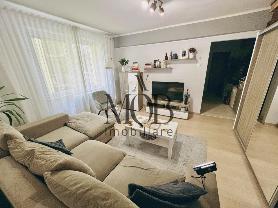 Apartament cu 2 camere decomandate, etaj intermediar, parcare, zona Semicentrala