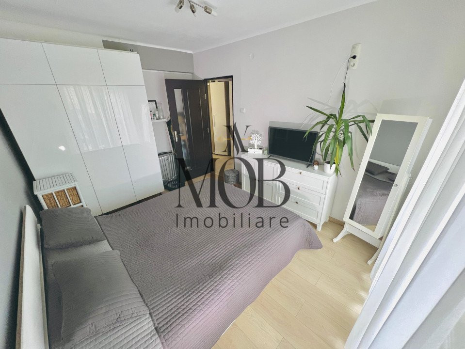 Apartament cu 2 camere decomandate, etaj intermediar, parcare, zona Semicentrala