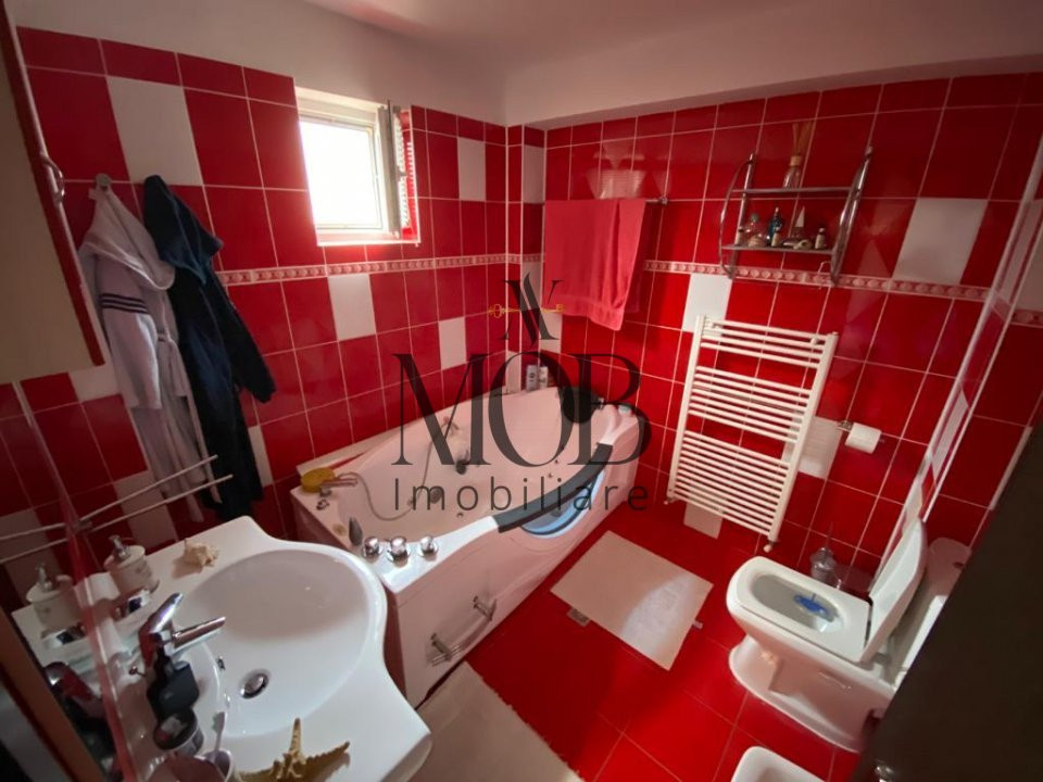 Apartament cu 3 camere, 2 bai, balcon, etaj intermediar, Buna Ziua