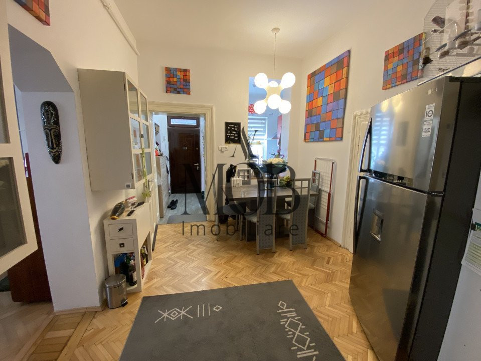 Apartament in VILA, 3 camere, 68 mp, pod, zona Semicentrala