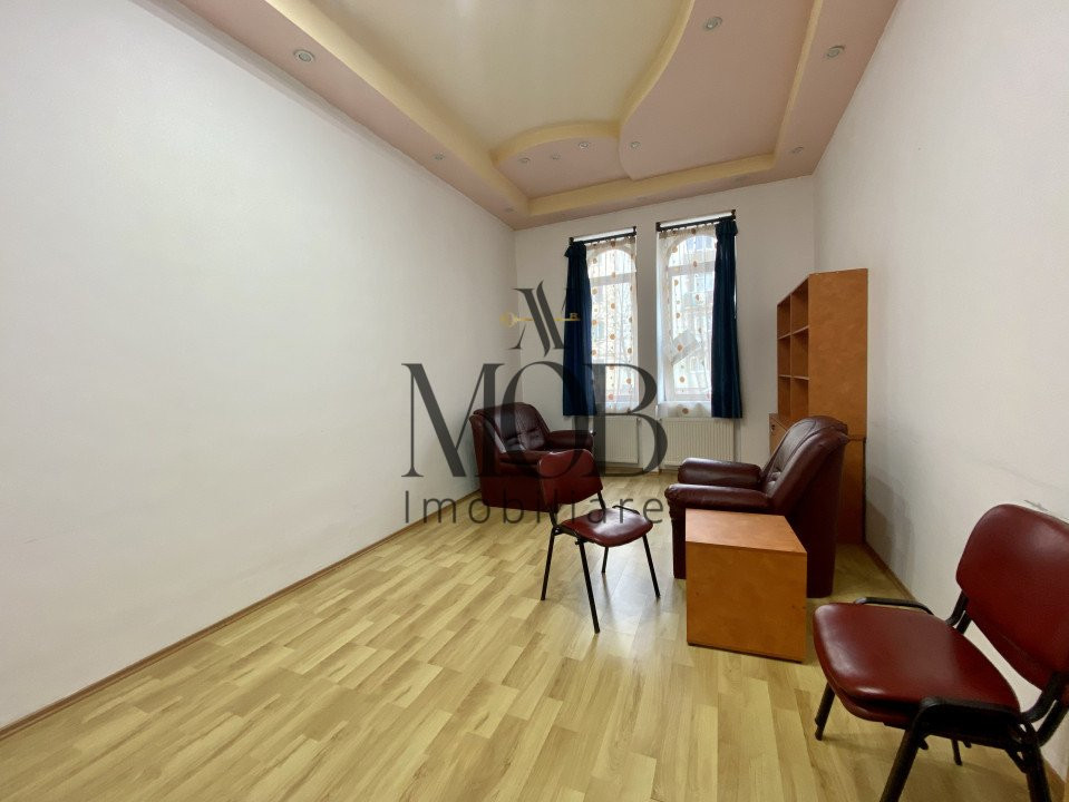 Apartament cu 3 camere, parcare, strada Horea