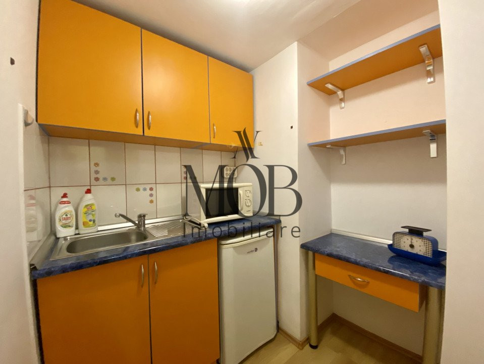 Apartament cu 3 camere, parcare, strada Horea