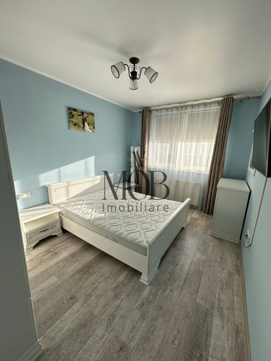 Apartament de 3 camere, balcon, etaj intermediar, parcare, zona Casa Zanelor