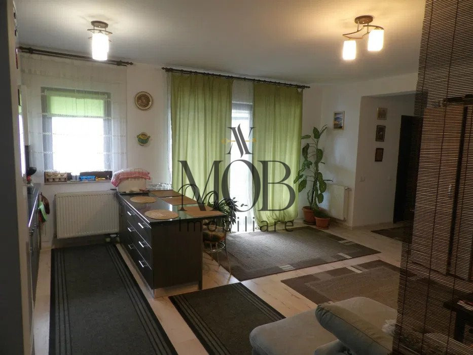 Apartament 3 camere, 2 bai, balcon, parcare, Sesului de Sus