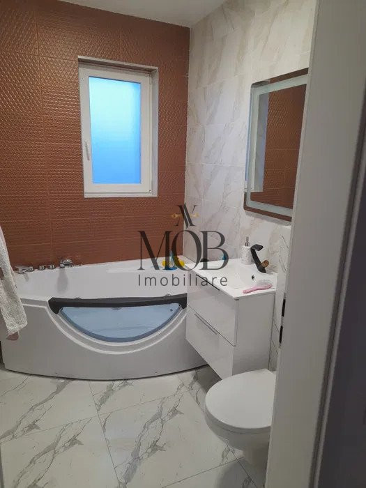 Apartament 3 camere, 2 bai, balcon, garaj, Teilor