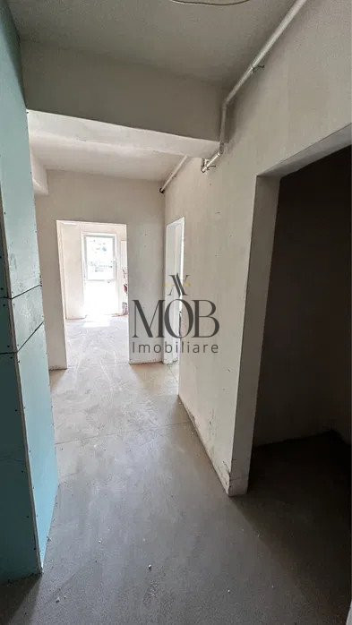 Apartament o camera semifinisat, garaj, zona strazii Urusagului