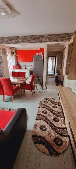 Apartament 3 camere, 63 mp utili, balcon, etaj intermediar, Sub Cetate