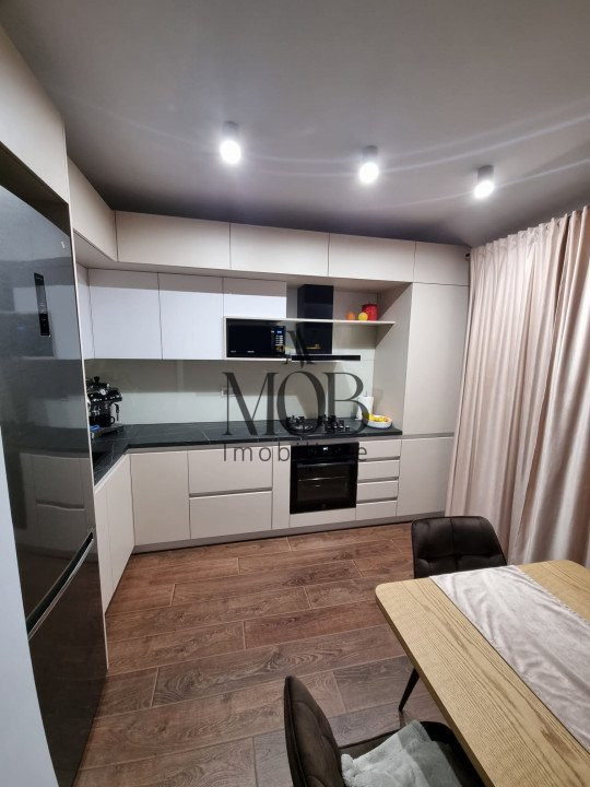 Apartament 3 camere, 2 bai, 76 mp, terasa 12 mp, garaj, Eroilor