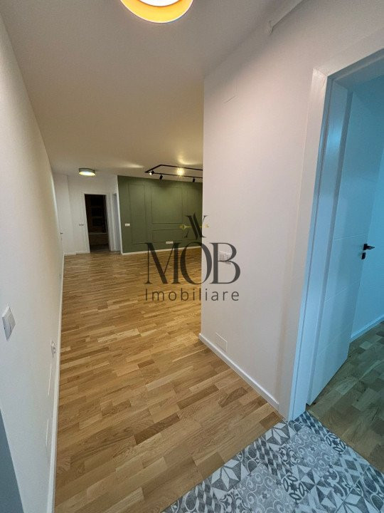 Apartament 3 camere, 2 bai, balcon, 72 mp utili, garaj, zona Razoare.