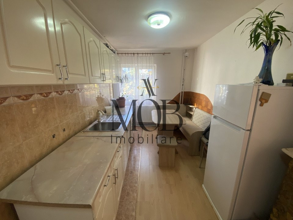 Apartament 3 camere decomandate, 2 bai, etaj intermediar, boxa, Intre Lacuri