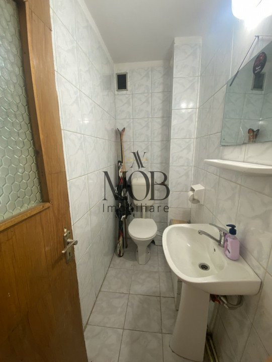 Apartament 3 camere decomandate, 2 bai, etaj intermediar, boxa, Intre Lacuri