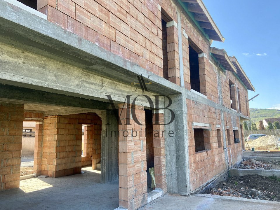 Duplex 4 camere, 129 mp utili, 189 mp curte, SEMIFINISAT, zona Terra