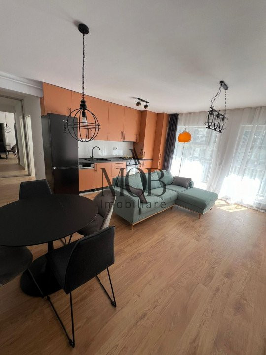 Apartament 3 camere, etaj intermediar, balcon, parcare, zona Cetatii