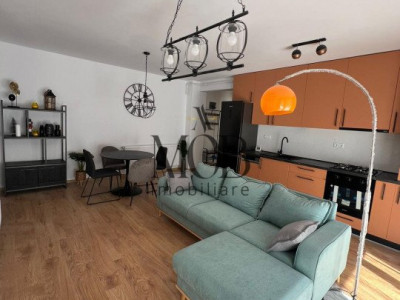 Apartament 3 camere, etaj intermediar, balcon, parcare, zona Cetatii