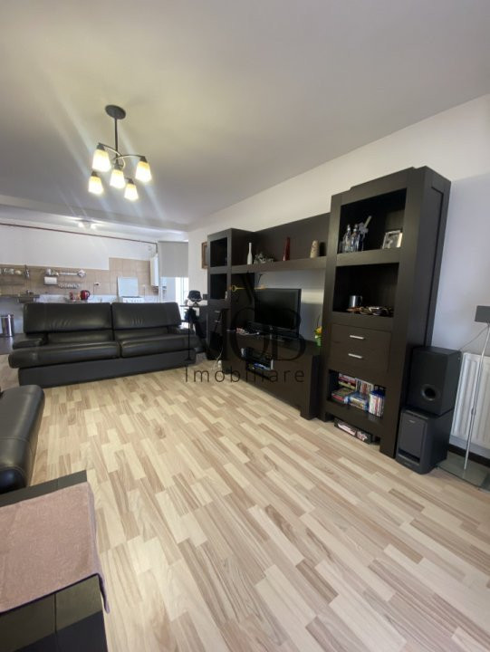 Apartament 3 camere, 2 bai, 88mp utili, terasa 30mp, parcare, zona Porii