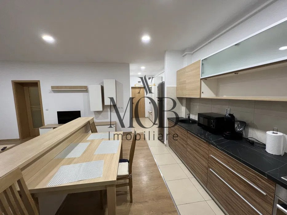 Apartament 3 camere, 2 bai, 76 mp utili, balcon, parcare, zona Stadionului